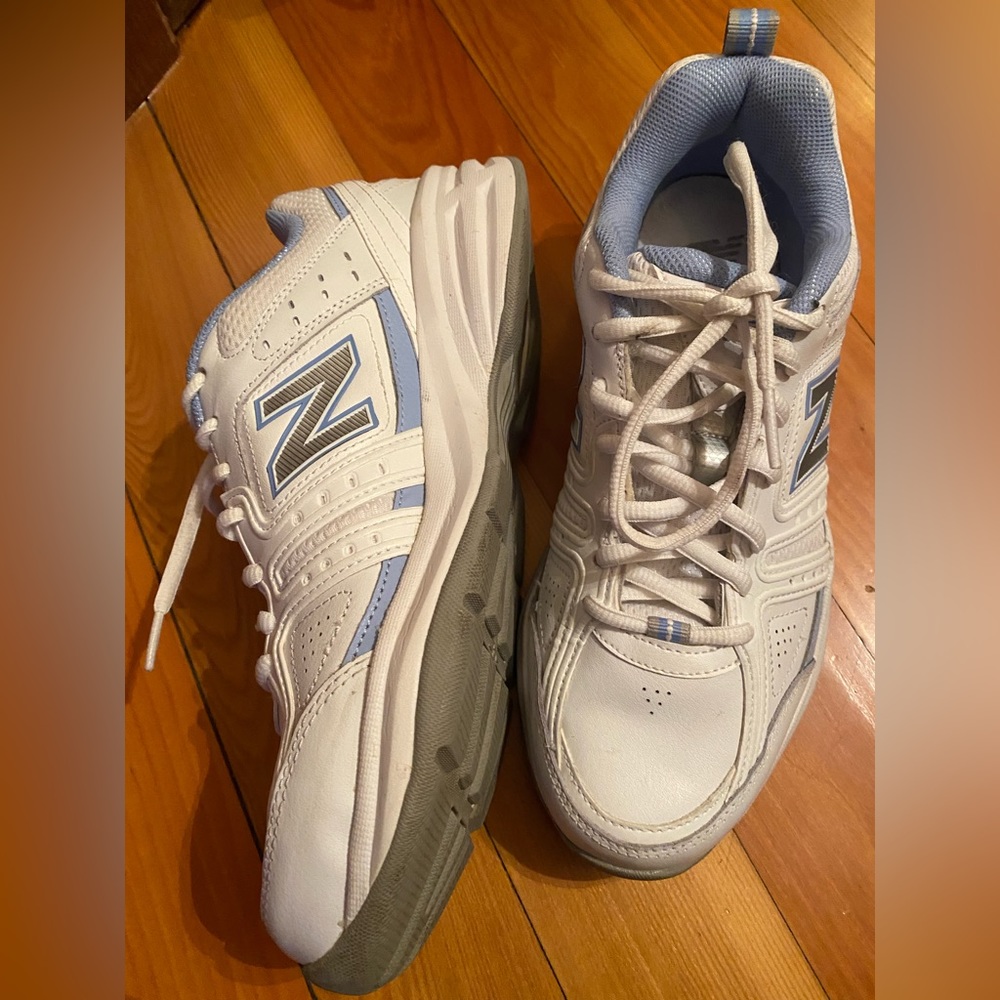 Women’s 409 New Balance Walking /Tennis Shoes size 9